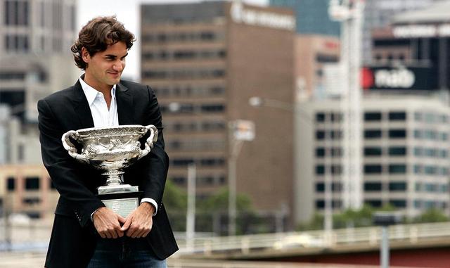 Roger Federer es quizás uno de los mejores ejemplos de recuperación en el deporte mundial, hasta el momento suma 93 títulos y 1111 victorias tras un año de ausencia en el deporte provocada por la mala recuperación de una lesión.