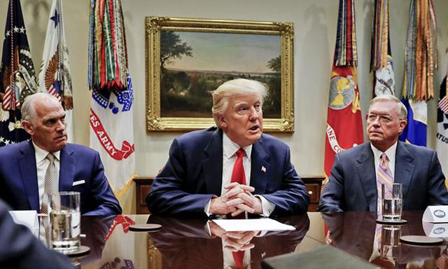 Quienes conocen de cerca al Presidente Trump, aseguran que es poco probable que sus hábitos de alimentación cambien durante su estadía en la Casa Blanca. Amante, además de la comida chatarra, de la carne bien cocida – al punto de "quebrar el plato&qu