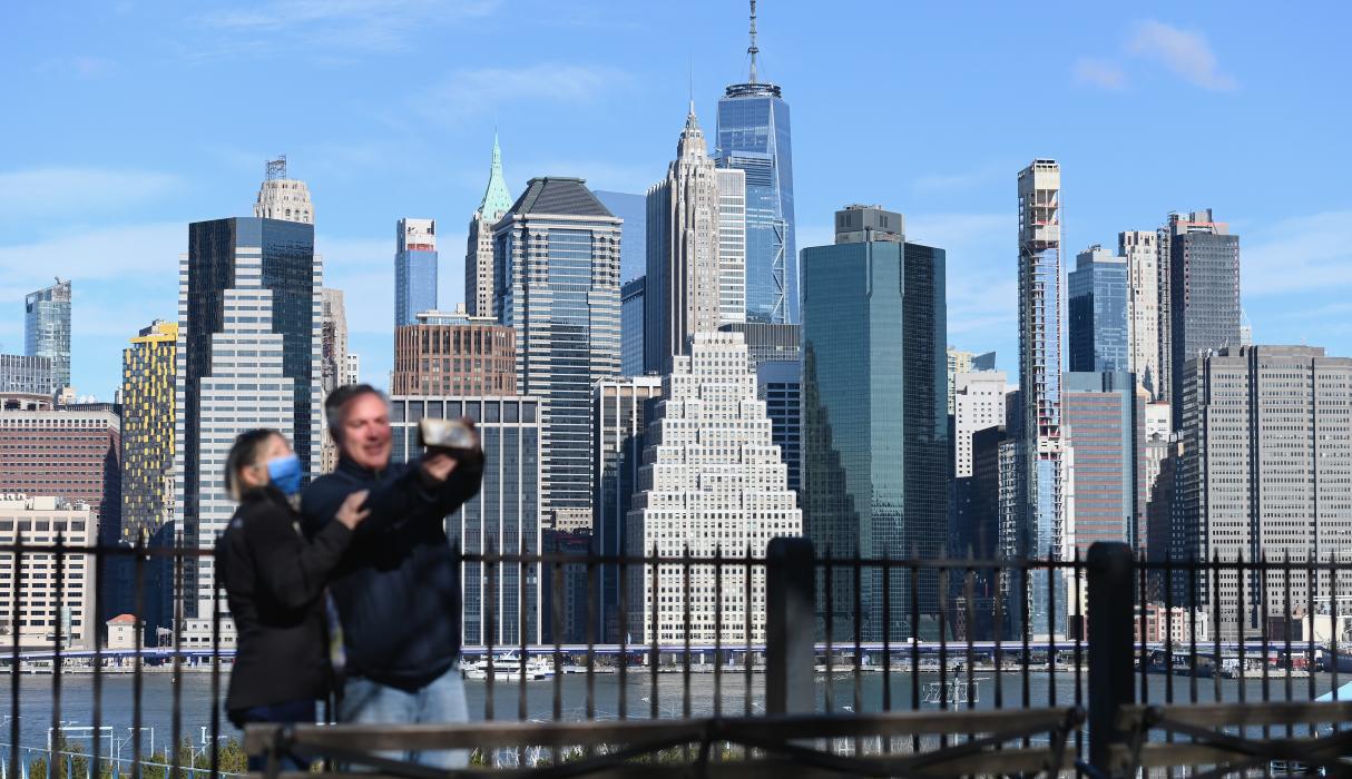 Según sus cálculos, Nueva York va a perder unos US$ 7,400 millones en ingresos, una cifra “horrorosa”, según admitió De Blasio, que requiere una intervención decidida del Gobierno federal. (Angela Weiss / AFP).