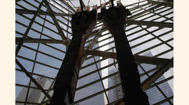 El museo exhibe dos tridentes de acero que formaron parte de la estructura de una de las torres del World Trade Center.