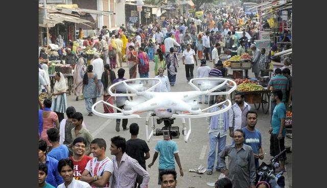 FOTO 4 |  Toy Stand. Especializada en la venta de helicópteros y drones de radio control, Toy Stand es una franquicia que ofrece "un modelo de negocio innovador, en el que controlamos todo el ciclo de vida del producto, desde la producción hasta el servicio posventa" según informan desde la central. 

La empresa ha abierto 24 puntos de venta propios y 36 franquicias en varios puntos del mercado español. "Esto nos ha permitido dar el salto al panorama internacional, contando con varias aperturas en países europeos y en el continente americano".

La empresa concluye: "nuestro modelo de negocio es acorde a la situación económica actual, requiriendo una mínima inversión y ofreciendo una rentabilidad muy por encima de cualquier expectativa", aunque no facilitan cifras en este ámbito. (Foto: franquicias.emprendedore)