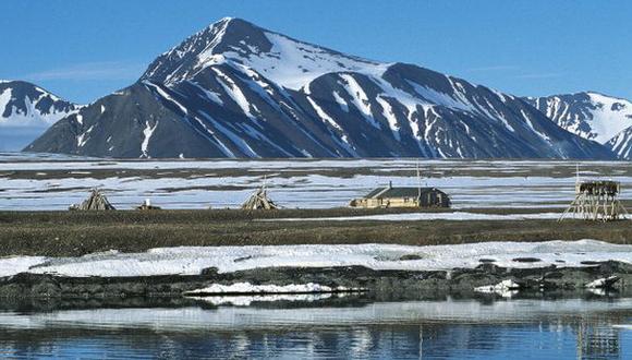 Argumentando que sus pescadores y cazadores acuden a estas latitudes desde el siglo XVI para capturar ballenas, focas y osos polares, y su importante papel económico en las islas, Rusia quiere tener voz en la gobernanza de Svalbard.