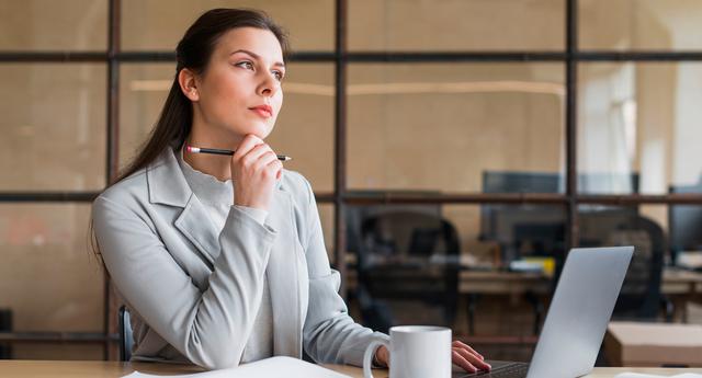 FOTO 2 | 2. La preparación es clave
Invertir tiempo planeando las respuestas ante situaciones potencialmente retadoras es básico. Si tienes una conversación acartonada o que parezca sacada de manual no se sentirá auténtica ni sincera. Mejor pasa algo de tiempo creando preguntas de calidad que te ayuden a entender el progreso de la situación y los roles de todos los involucrados. Invierte en la prevención y en las posibilidades a futuro. (Foto: Freepik)