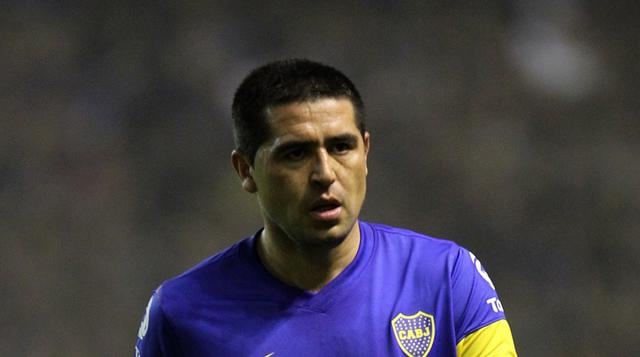 - Juan Román Riquelme, exfutbolista argentino: "Levantarse y ver esa noticia fue horrible, fuerza a las familias de Chapecoense. El fútbol está de luto."
