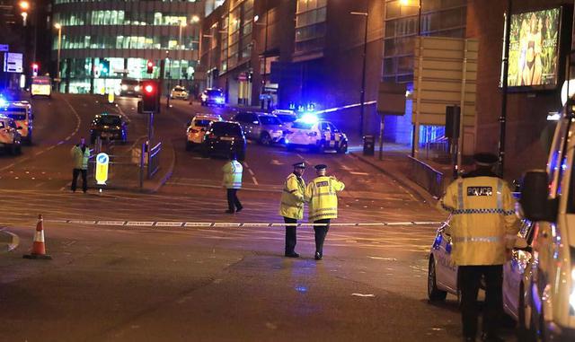 Fotos 2 | Concierto pop en Manchester: El 22 de mayo de 2017, un ataque suicida con bomba dejó 22 muertos y 116 heridos en el Manchester Arena, un estadio de Reino Unido con capacidad para 21,000 personas, después de un concierto de la cantante estadounid