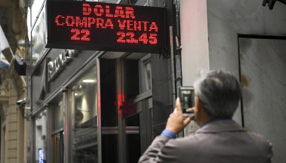 Argentina parece enfrentar una nueva crisis frente al dólar. (Foto: AFP)