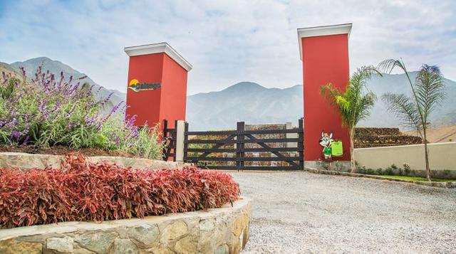 5. Calango Lotes & Country Club. Ya se inauguró el primer Country Club privado en Calango y cuenta con lotes para casa de Campo y membresía para el club que considera vastas áreas de recreación y entretenimiento familiar.