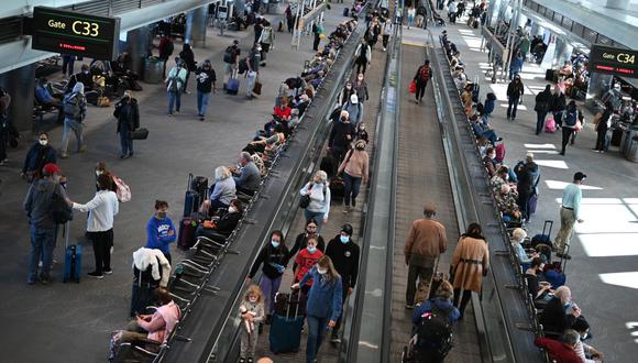 En Washington, el sistema de metro y buses levantó el uso de mascarilla. (Foto: Robyn Beck / AFP)