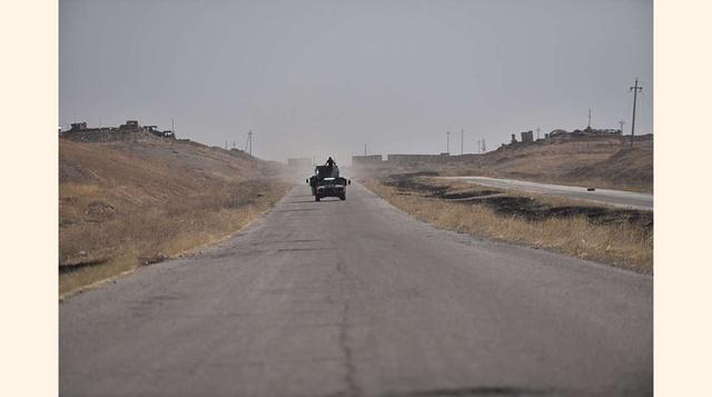 Un convoy de soldados de las fuerzas especiales iraquíes se dirigen al frente de Qaraqosh en la batalla por liberar Mosul. (foto:msn).
