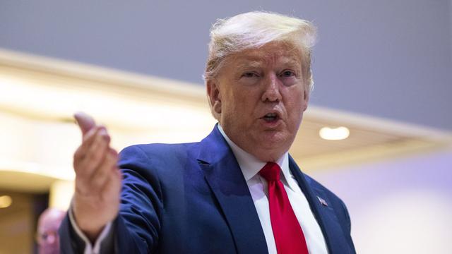 Mientras Donald Trump se encuentra en Davos,  Adam Schiff señaló que el mandatario demostró que está dispuesto a saltarse las normas electorales de EE.UU. (Foto: EFE)