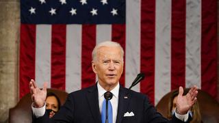 Biden se alía con Lyft y Uber para incentivar la vacunación en EE.UU.