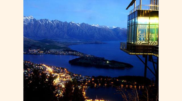 Skyline Restaurant (Queenstown, Nueva Zelanda) además de ofrecer una panorámica de Queenstown, este bufé cuenta con una amplia variedad de alimentos para todos los gustos y shows culturales por la noche.(Foto: blog.goplaceit)