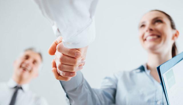 FOTO 6 | 6. Dales libertad y flexibilidad (dentro de tus posibilidades)
Darles libertad y flexibilidad para poner sus propios horarios es clave para retenerlos. No los estreses por tener una cita con el doctor o por tener que salirse de la oficina para atender una emergencia familiar o cualquier otro tipo de obligación. Sin embargo, claro que debes pedirles que cumplan con ciertos tiempos de entrega y con todas sus responsabilidades.