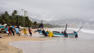 Max se convierte en huracán frente a costas del Pacífico mexicano y enfila a Acapulco