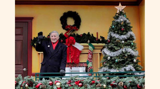 Entre las estrellas que desfilaron, se encuentran Tony Bennet, los Muppets, los jugadores de la NHL Adam Graves y Eric Lindros, medallistas olímpicos de oro estadounidenses, etc. (Foto: AP)