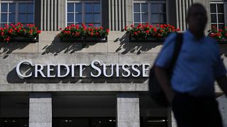 Credit Suisse lucha por recuperar confianza ante caída de acciones