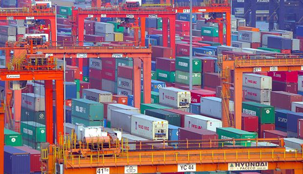 China ha respondido aplicando aranceles por el mismo valor a productos agrícolas estadounidenses como soja, sorgo y algodón. (Foto: EFE)