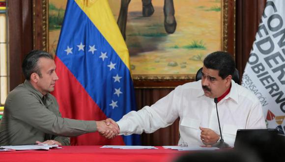 El mandatario venezolano Nicolás Maduro junto al sancionado vicepresidente Tareck El Aissami.