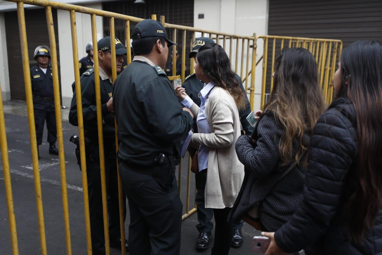 Rejas colocadas en diversas partes del Centro Histórico restringen el acceso de personas (Foto: Daniel Apuy)