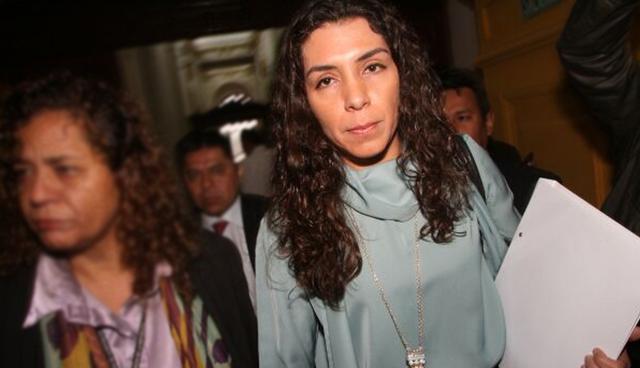 FOTO 4 | 4. Rocío Calderon Vinatea ha sido acusada como cómplice primario, autor y coautora de los delitos de lavado de activos por la campaña del 2006 en modalidad de conversión y de ocultamiento. En total, se solicitaron 26 años y 6 meses de prisión para ella. (Foto: Expreso)