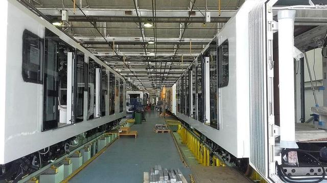 La longitud máxima del tren de HRI es 106.94 metros. El tren ya fue embarcado en el puerto de Salerno, Italia, en preparación para su viaje de 29 días por mar hacia el Perú.