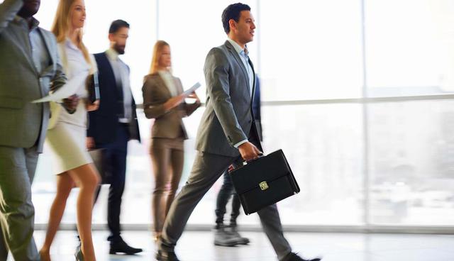 FOTO 4 | “Pase lo que pase mañana, prométame algo: que seguirá siendo usted. No un soldado perfecto, sino un buen hombre” - Dr. Abraham Erskine en Capitán America: el primer vengador. (Foto: iStock)