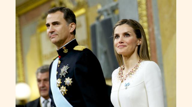 El rey Felipe VI de España pronuncia en las Cortes su primer discurso como monarca ante la reina Letizia, la princesa Leonor y la infanta Sofía el 19 de junio de 2014 (Foto: Getty)