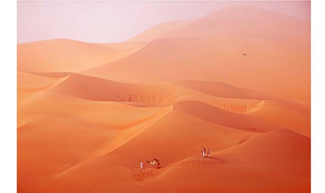 FOTO 6 | Tras las dunas, siete oasis. Al Ain (en árabe, el manantial), la cuarta ciudad (600.000 habitantes) de Emiratos Árabes Unidos, a 173 kilómetros de Abu Dabi, es conocida por sus siete oasis (incluidos en 2011 en la lista del patrimonio mundial de 