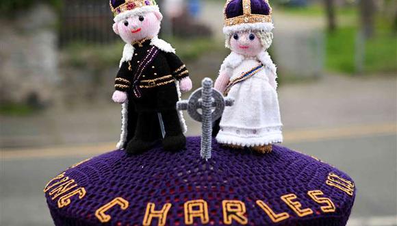 Souvenirs de la coronación (Foto AFP)