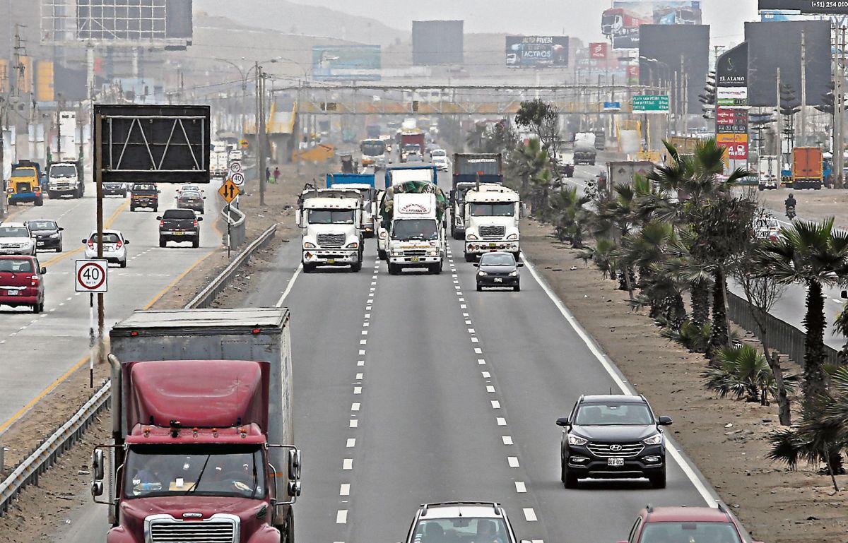 Transportistas. Suspendieron el paro que anunciaron para hoy. (Foto: Violeta Ayasta / GEC)