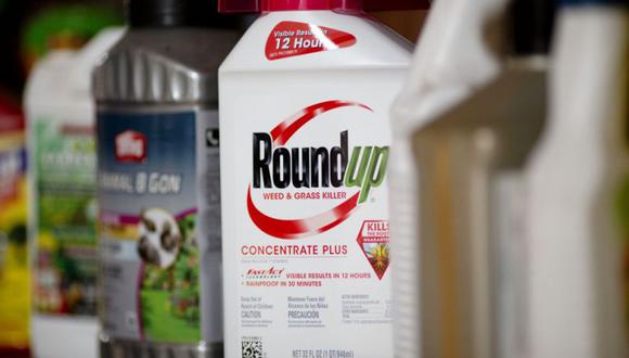 Miles de demandas contra Bayer AG, que podrían generar miles de millones de dólares en multas, están pendientes por definir si su producto que contiene glifosato, Roundup, causa cáncer.