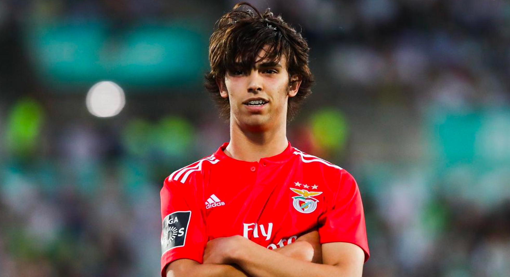 Foto 1 |
-Joao Felix-
Del Benfica al Atlético de Madrid (US$ 140 millones). El internacional portugués, ganador de la Liga de Naciones en junio, tendrá la difícil tarea de suceder a Griezmann como líder del ataque rojiblanco. (Foto: Icon Sport)