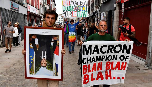 Emmanuel Macron recibió duras críticas por parte de estos activistas por sus políticas medioambientales y sociales. (Foto: AFP)