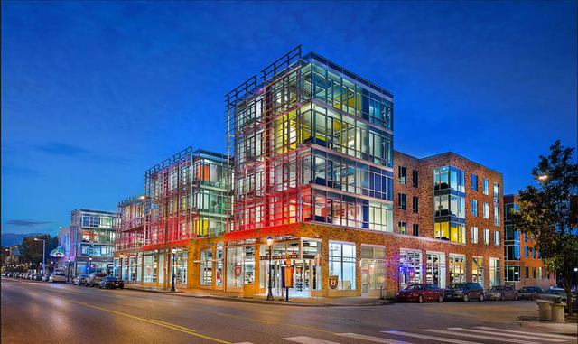 The Lofts at Washington University in St. Louis. Revitalizar el entorno es una de las misiones principales de la Universidad Washington en Saint Louis, Missouri. Para ello, crearon 'The Lofts', una enorme residencia universitaria con capacidad p