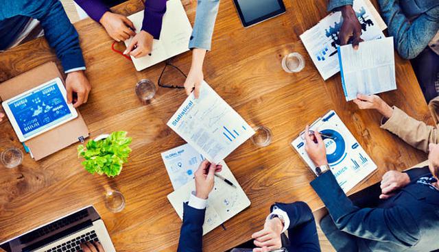 FOTO 3 | 3. Porque confías y te vuelves confiable. La confianza es el ingrediente básico del trabajo en equipo. Si confías en tu personal y ellos en ti, es mucho más fácil alcanzar las metas y resolver problemas.