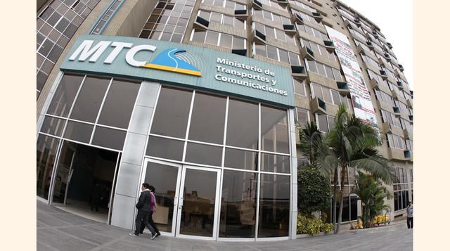 Respecto a los códigos de ética, en Consejo Consultivo de Radio y Televisión señala que el 17% (455) cumplió con los códigos, mientras que el 83% (2,291) no presentaron su código o se acofieron al código del Ministerio de Trasnportes y Comunicaciones. Tum