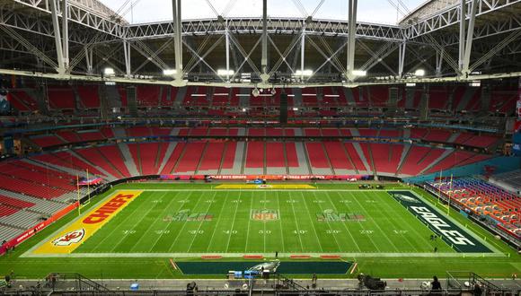 El campo está listo antes del Super Bowl LVII entre los Philadelphia Eagles y los Kansas City Chiefs en el State Farm Stadium en Glendale, Arizona, el 11 de febrero de 2023. (Foto de ANGELA WEISS / AFP)
