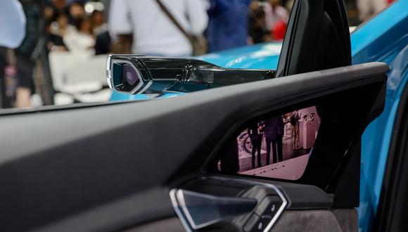 Las cámaras que alimentan una o más pantallas dentro del automóvil podrían mejorar la visibilidad trasera y lateral, señala Auto Alliance. (Foto: Bloomberg)
