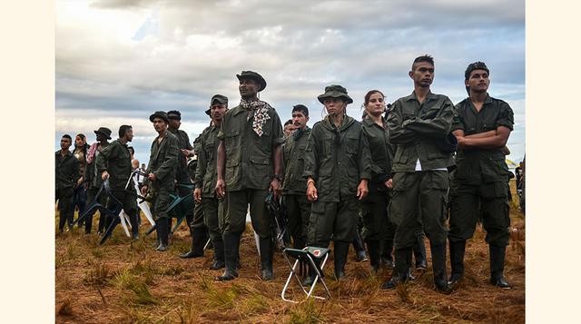 ¿Cuántos integraban las FARC? A principios del nuevo milenio, llegaron a tener 18,000 guerrilleros distribuidos en 62 frentes a lo largo de Colombia. Hoy se calcula que cuentan con unos 7,000 combatientes. (Foto:AFP)