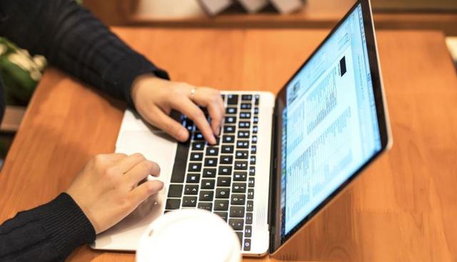 FOTO 18 | 18. Capturista. Los trabajos como capturista pueden ser ideales para los estudiantes porque pueden hacerse desde casa y con horarios flexibles, además de que no requieren habilidades muy específicas más allá de escribir rápido y sin errores. El sueldo promedio en Estados Unidos es de $12.55 la hora.

Puedes buscar opciones para freelancear este tipo de trabajos en sitios como freelancer.com, Amazon Mechanical Turk, Upwork, The Smart Crowd, Fiverr, Clickworker y Microworkers. (Foto: Getty)