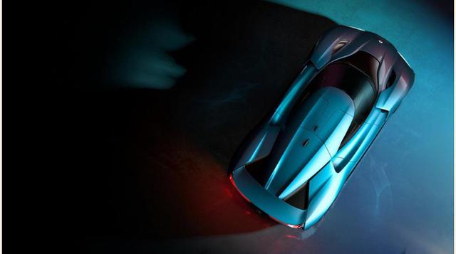 Elementos aerodinámicos y también un alerón trasero que le proporcionan cargas de hasta 2.400 kg de fuerza a 240 km/h para presionar el vehículo contra el suelo.