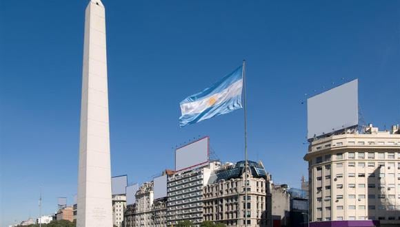 Argentina, donde la incertidumbre se instaló desde las elecciones primarias del 11 de agosto, ganadas por el peronista Alberto Fernández, quien a la postre se alzó con la presidencia, el riesgo país escaló aceleradamente, desde 872 hasta 2,413 puntos.