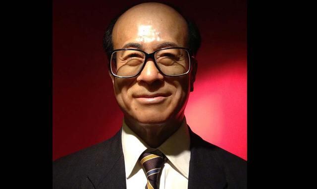 Fotos 8 | Li Ka-shing. Li Ka-shing es el hombre más rico de Asia, pero sus millones no los obtuvo de forma fácil. Shing abandonó la escuela para trabajar en una compañía comercializadora de plástico y así ayudar a su familia. En 1950 comenzó con las indus