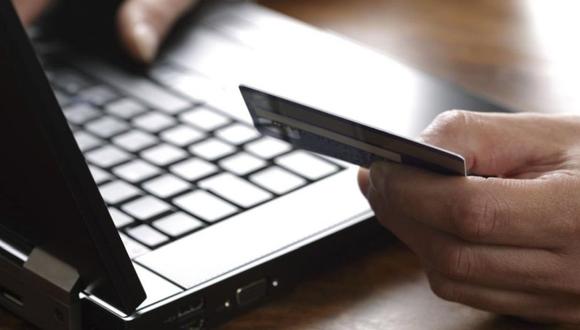 El “carding” es una práctica fraudulenta de estafa online consistente en el acceso ilegal al número y dinero de una tarjeta de crédito. (Foto: AFP)