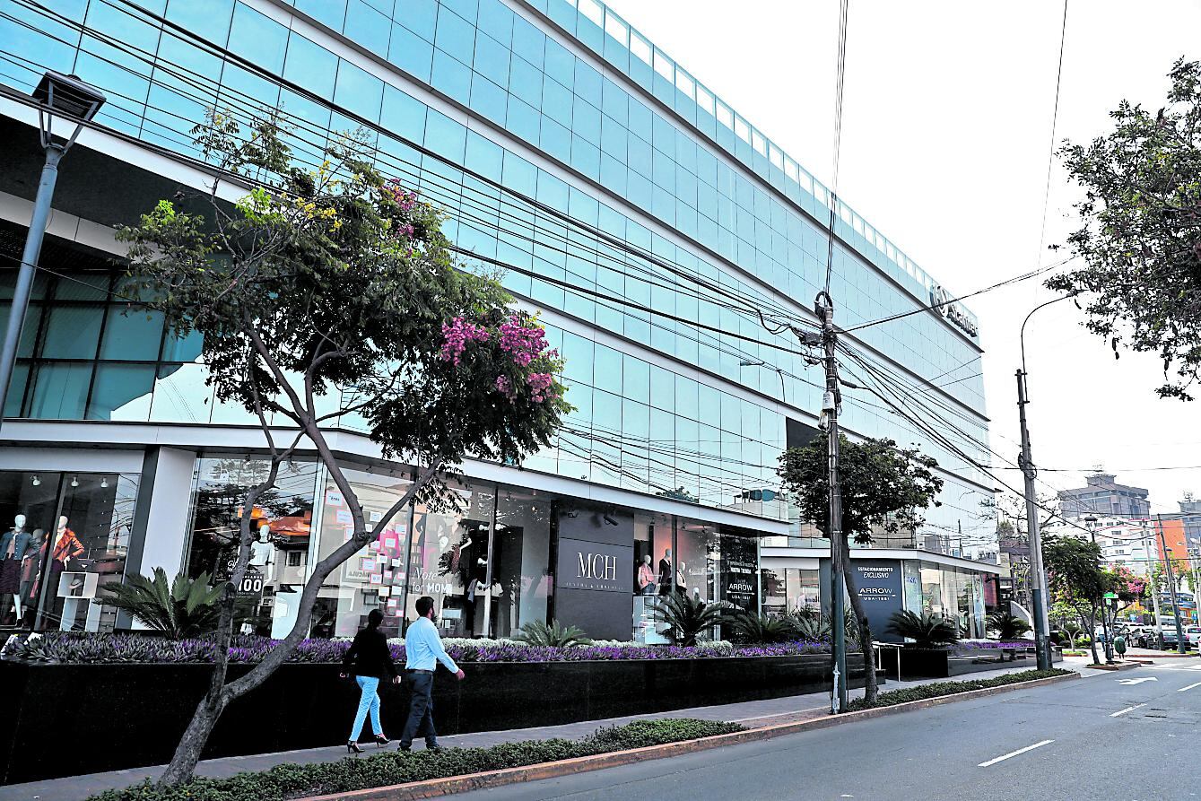 Movimiento. La avenida Conquistadores es una arteria de lujo con alta rotación de sus tiendas. (Foto: GEC)