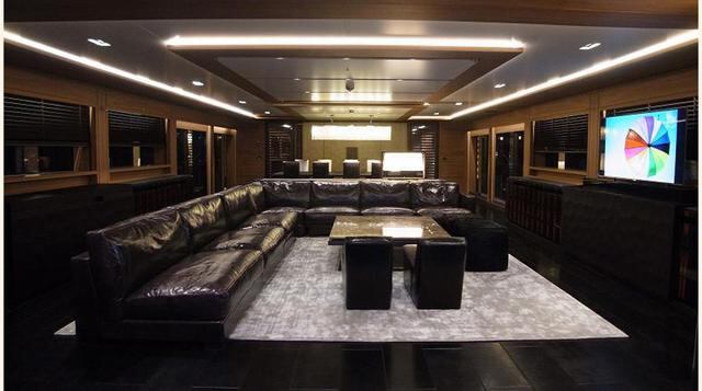 Posee muebles hechos de materiales nobles de excelente calidad y acabado a mano a la perfección (Foto: Mega Ricos)