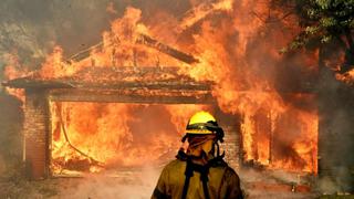 Los incendios del sur de California afectan el lujoso barrio de Bel Air de Los Ángeles