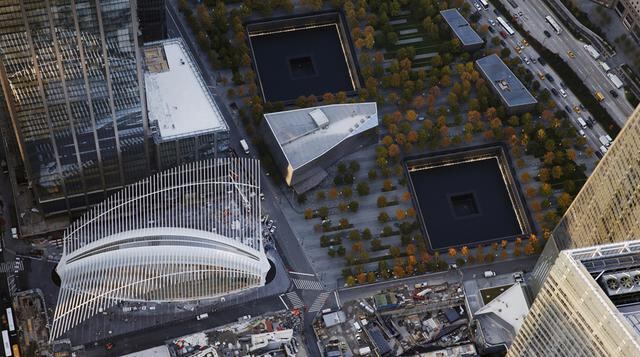 El centro de tránsito Oculus se eleva sobre el Museo Nacional de la Memoria del 11 de Setiembre. (Foto: Reuters)