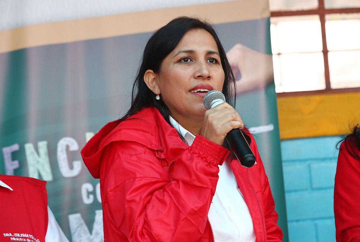 La ministra de Educación, Flor Pablo, detalló que con este decreto se facilitará la aplicación de dos mecanismos, uno de ellos es la ‘Beca traslado’ y la otra son los exámenes descentralizados de las universidades públicas. (Foto: Andina)