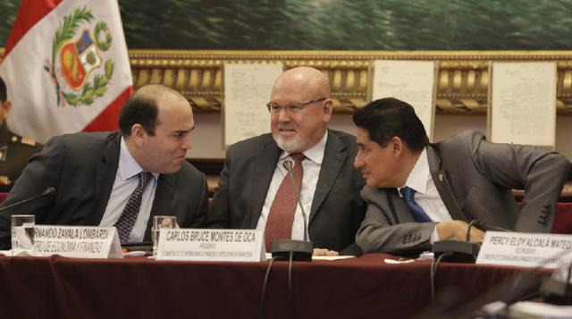 Foto 5 | Miércoles 23.  MEF presentó al Congreso "ocho propuestas para impulsar la economía":http://gestion.pe/economia/mef-presenta-al-congreso-nueve-propuestas-impulsar-economia-2198391. Fernando Zavala hizo la presentación de las iniciativas 